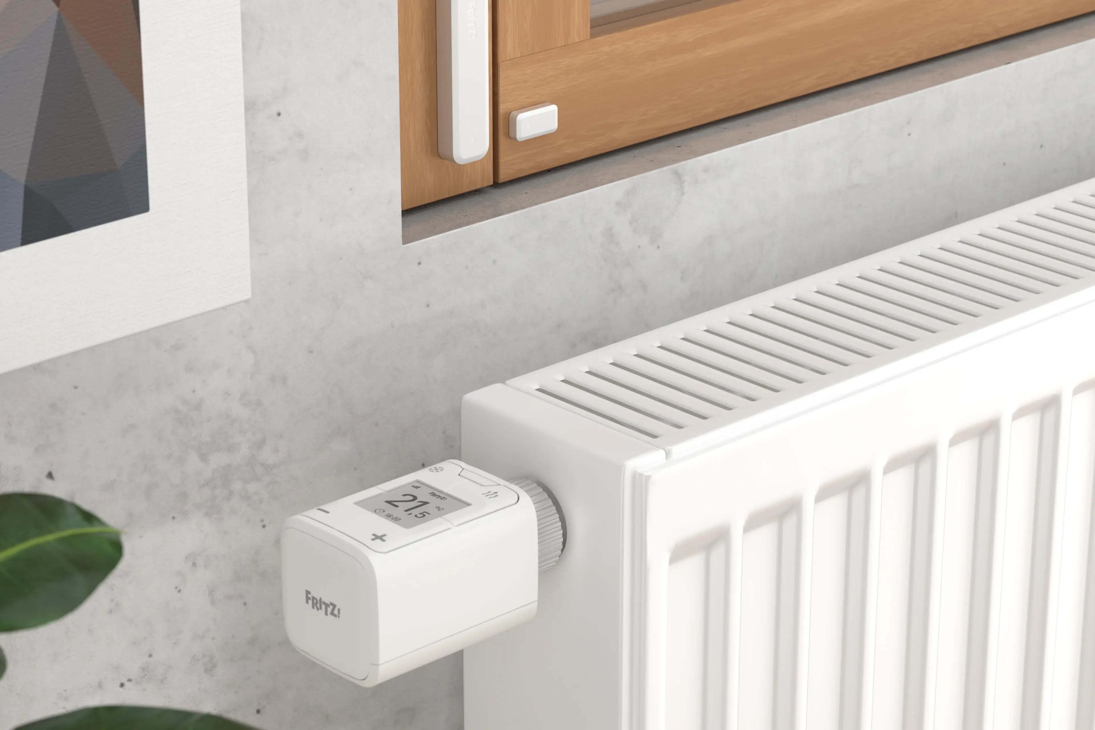 Intelligente Heizkörperthermostat-Installation an einem modernen Heizkörper in einem stilvollen Raum.